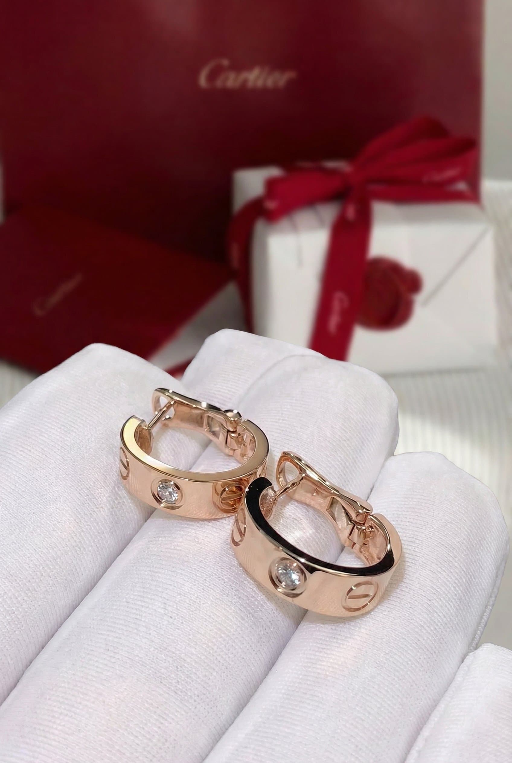 Золотые серьги Cartier Love с бриллиантами